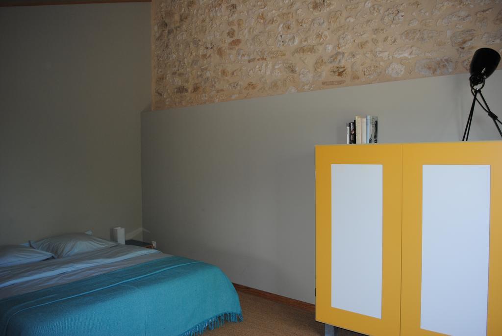 Hotel Les Foucauds Saint-Quentin-de-Caplong Habitación foto