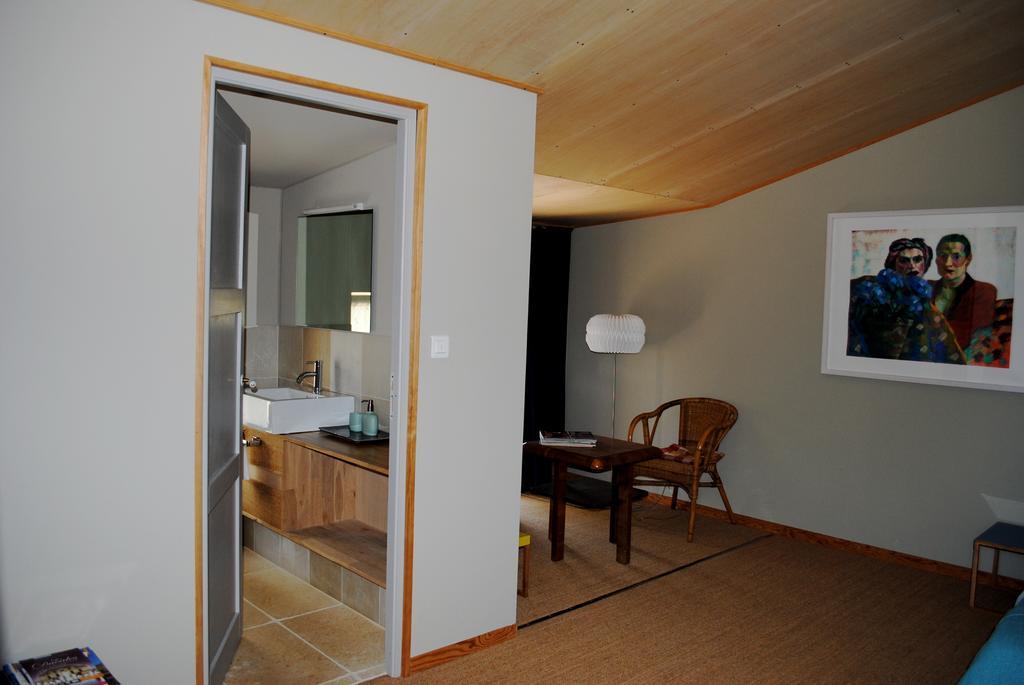 Hotel Les Foucauds Saint-Quentin-de-Caplong Habitación foto